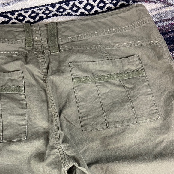 Mountain Hardware Green Organic Cotton Cropped convertible Pants Hiking shorts - Picture 10 of 10